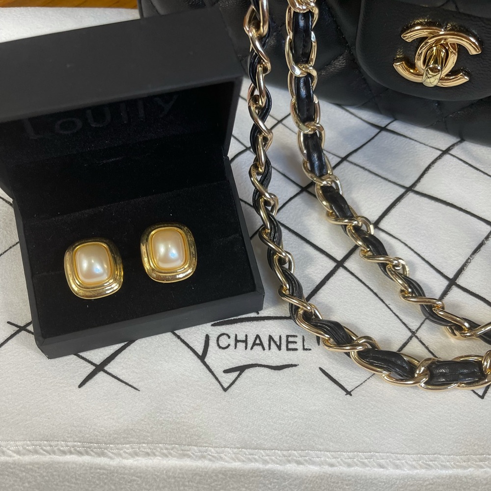 Timeless Pearl Gold Earrings